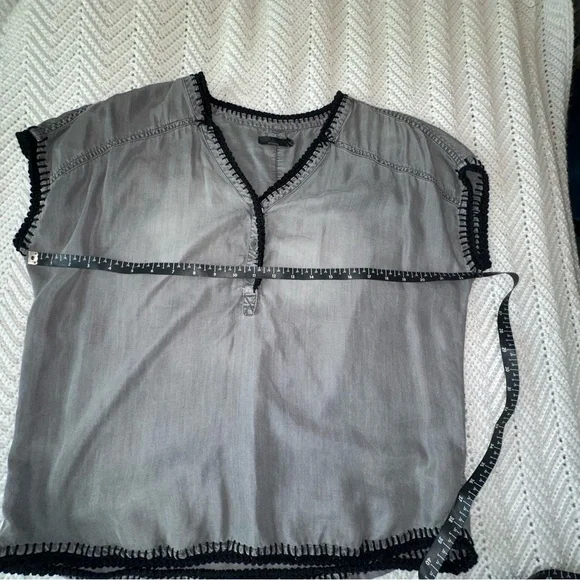 Prana Gray Cap Sleeve Relaxed Blouse With Hand Crocheted Black Trim large - Picture 6 of 7